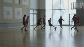 Kopali integracyjnie piłkę