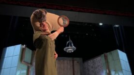 Niesamowite skarpetki w teatrze