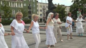 Zatańczyli w kręgu po raz 10.