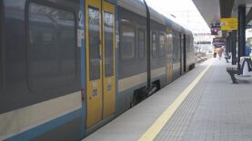 Kolejami Śląskimi za złotówkę są jednak dwa warunki