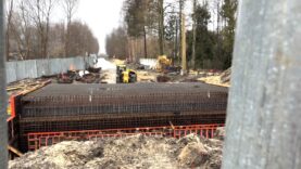 Przewody i zima opóźniły budowę mostu mostu