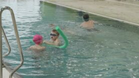 Ukończyli kurs pływania na medal