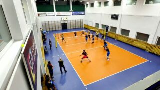 Siatkarze-amatorzy w grze