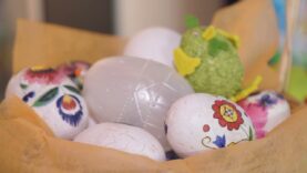 Kiermasze wielkanocne w szkołach – tradycja, która łączy